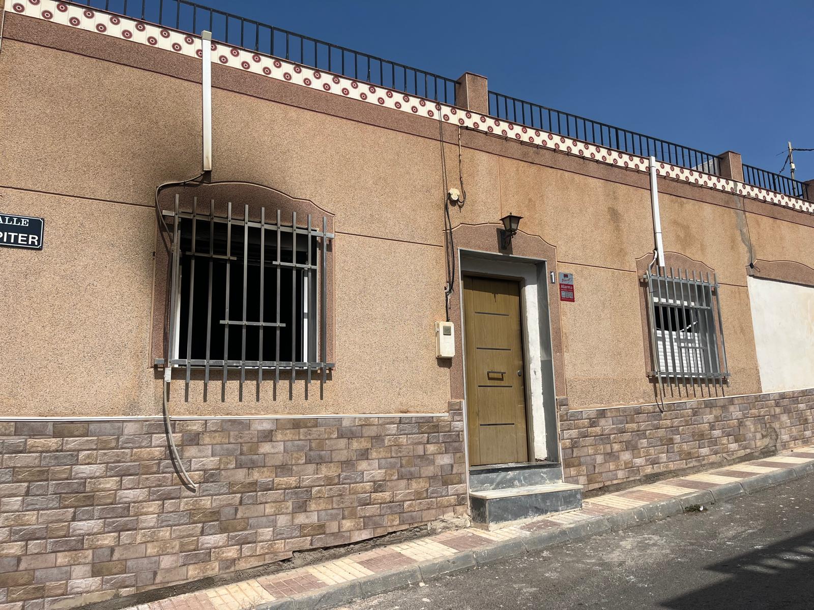 Así quedan las viviendas de &#039;Los Saúles&#039; tras el incendio en Puente del Río