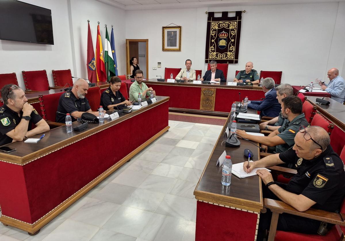El alcalde de Adra pide «un refuerzo permanente» de la Guardia Civil