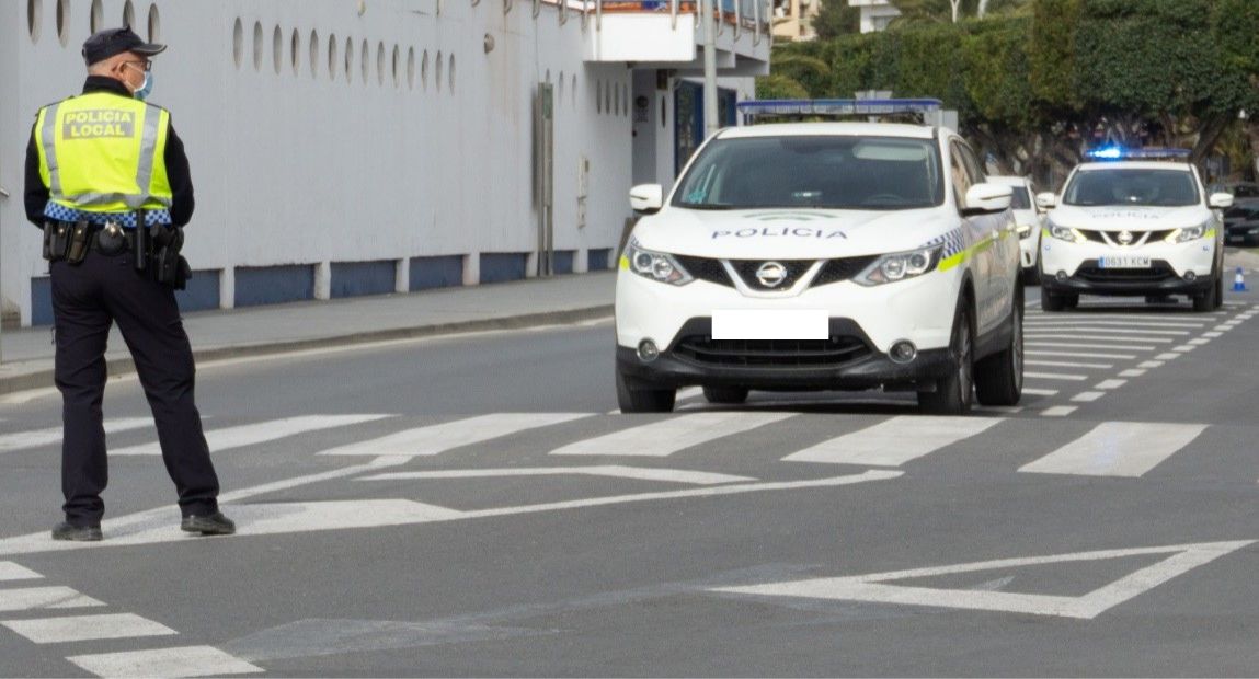 Un agente de Policía Local de Adra.