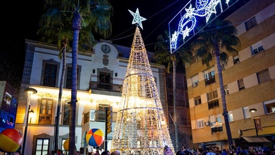 Adjudican el suministro y la instalación de la iluminación de Feria y Navidad de Adra
