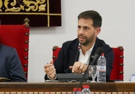 José Crespo destaca los vínculos personales de Javier Aureliano García, presidente de la Diputación.