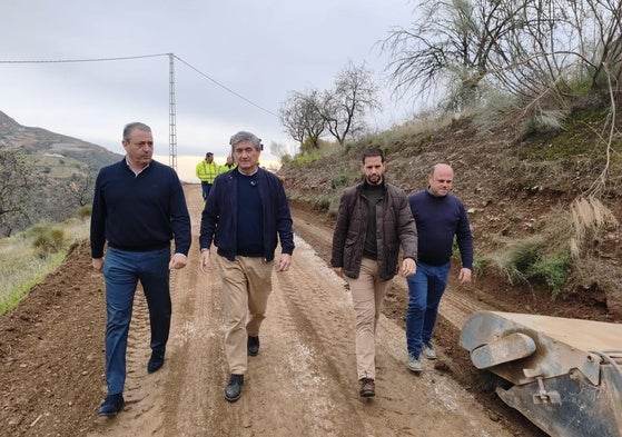 Mejoran más de 4 kilómetros de caminos rurales para el tráfico de vehículos y bicicletas en Adra