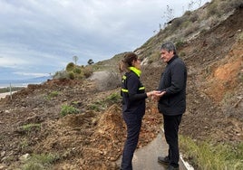 Se han registrado varios cortes de suministro eléctrico en distintas áreas de Adra, así como desprendimientos en la carretera del Trébolar y en el Camino del Cementerio.