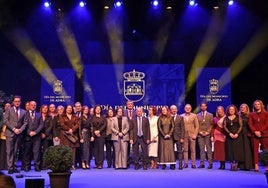 Adra celebra el Día del Municipio reconociendo a Los Finos y a la Asociación de Comerciantes