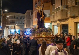 Jesús Nazareno desfila por las calles de Adra.