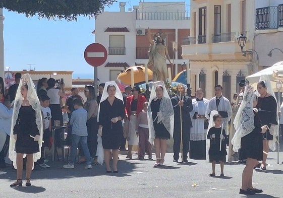 Un momento de la procesión del Resucitado en Dalías.