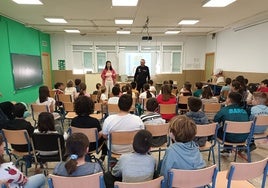 Adra impulsa una actividad de concienciación sobre acoso escolar para alumnado de Primaria.