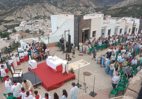 Imagen secundaria 1 - Alcolea se consagra al Sagrado Corazón de Jesús en una jornada histórica para el municipio