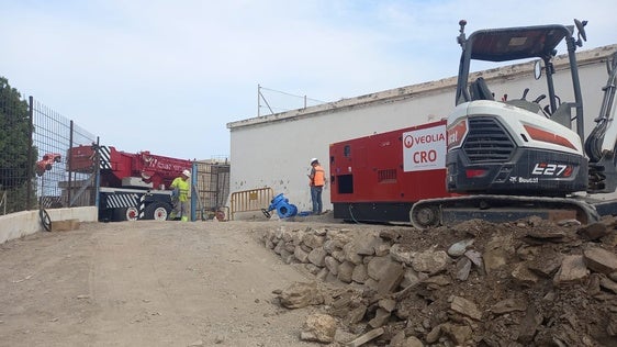 El PSOE de Adra denuncia falta de previsión de agua durante las noches y el Ayuntamiento responde