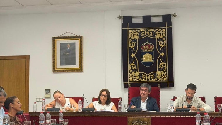 Adra reclama al Gobierno que agilice la llegada del agua desalada al municipio