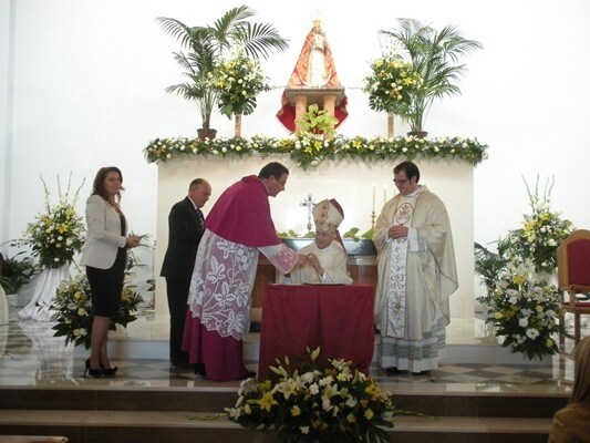 El obispo de Almería ensalza la iglesia de La Curva a parroquia independiente en Adra