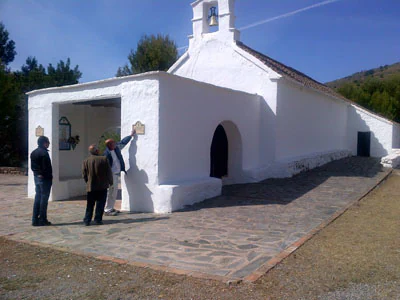 La barriada de Adra Barranco Almerín se pone guapa para acoger las fiestas de San Isidro