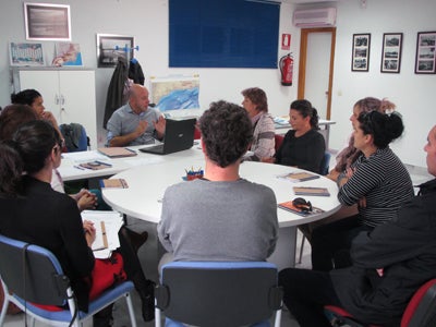 El Grupo de Desarrollo Pesquero de Almería Occidental impulsa la cultura emprendedora en el sector pesquero femenino.