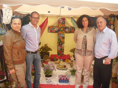 La Residencia de Mayores y la guardería Mar azul también celebran las cruces