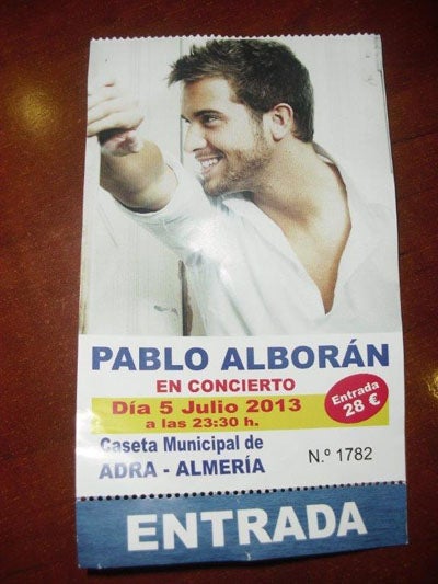 Denuncian la venta de entradas para un falso concierto de Pablo Alborán en Adra