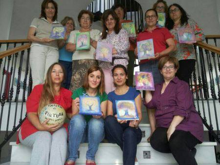 Mujeres de Dalías participan en el taller de pintura Carmen de Burgos