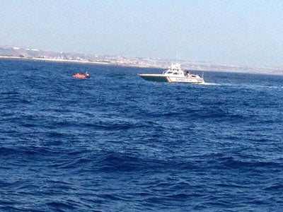 Aparece el cadáver de un varón subsahariano flotando frente a las costas de Adra