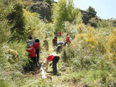 El taller de empleo limpia una acequia y elaboran una topoguía de senderismo