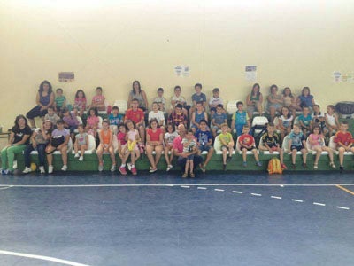 Más de 55 niños disfrutan de la escuela de verano en Fondón