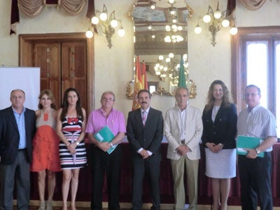 Adra recibe 11.200 euros para las Ayudas Económicas Familiares