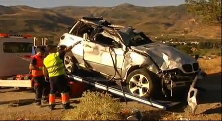 Tres fallecidos al caer por un desnivel de 10 metros en la antigua A-348