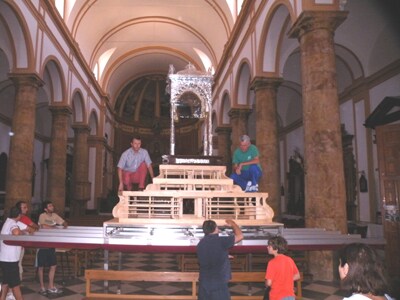 El nuevo trono de la Virgen de Gádor de Berja será transportado por 44 horquilleros