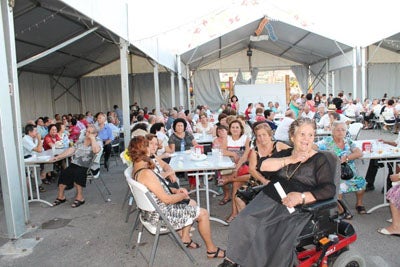 Más de 500 personas se dan cita en la tarde de copla y verbena dedicada a los mayores en la Feria de Adra
