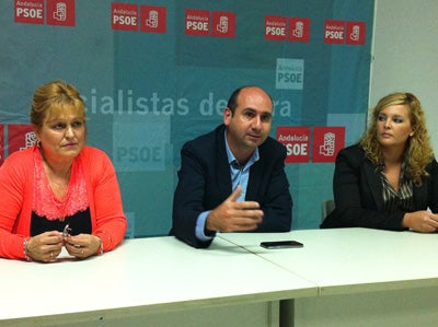 El PSOE alerta del "desmantelamiento de los Servicios Sociales" con la reforma local