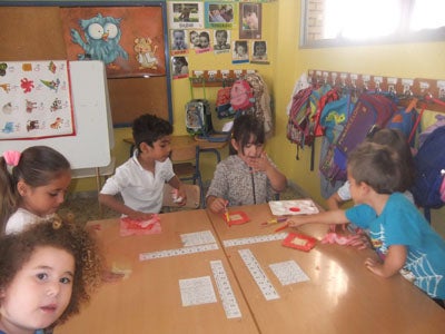 El centro de educación infantil Barajas de Berja colabora en el mercadillo solidario