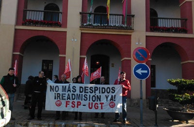 UGT se moviliza ante el despido de tres trabajadores del Ayuntamiento de Berja