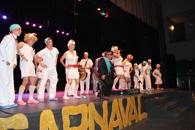 El Entierro de la Sardina puso el punto y final a un intenso fin de semana de Carnaval en Adra