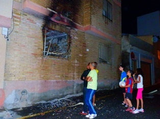 Regresan a sus casas los afectados por el incendio de Adra