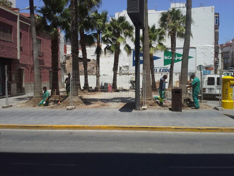 Levantan la plaza contigua a la Puerta del Mar para instalar un quiosco de hostelería