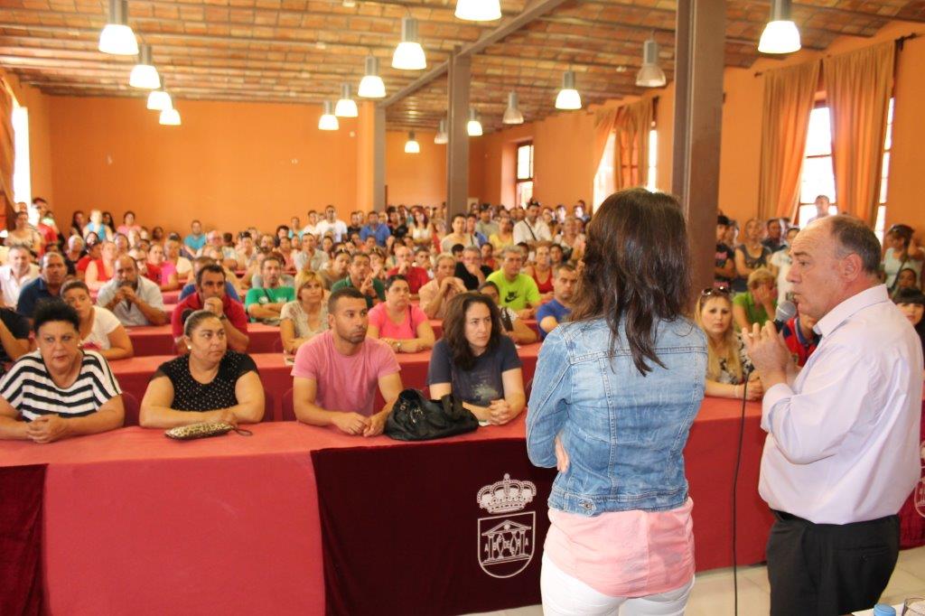 Junta y Ayuntamiento se dan la mano para combatir la exclusión social