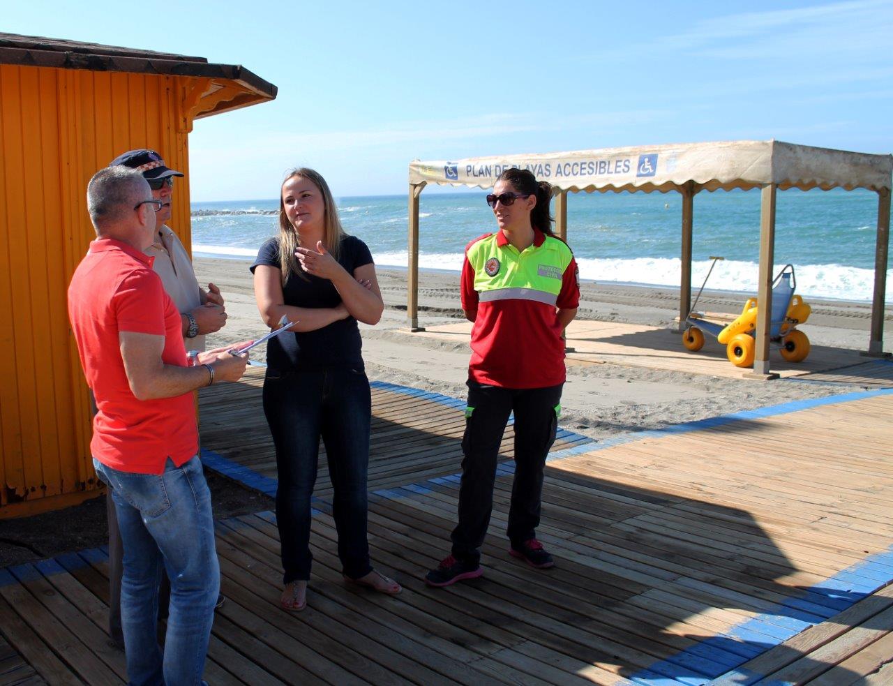 Revisan las playas abderitanas para comprobar que son accesibles