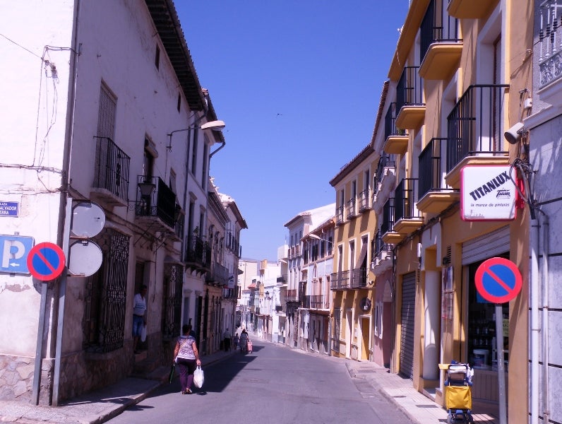 La calle Goya de Berja cambia el asfalto por adoquín para realzar sus históricas fachadas