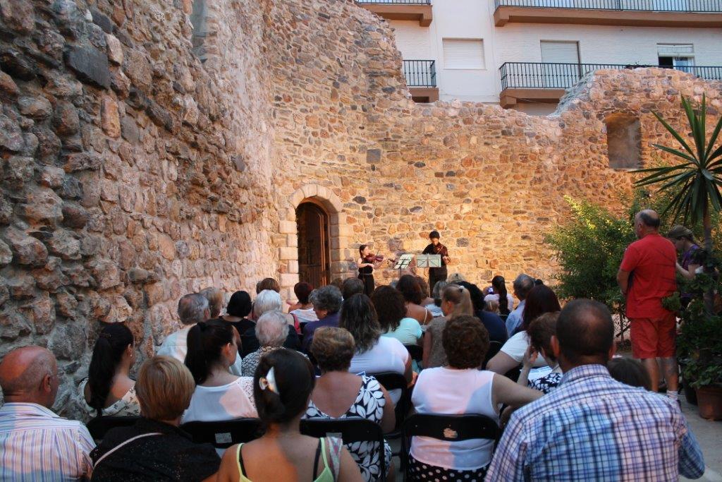 Alrededor de 7.000 personas se han sumado a las dos ‘noches en vela’ de Adra