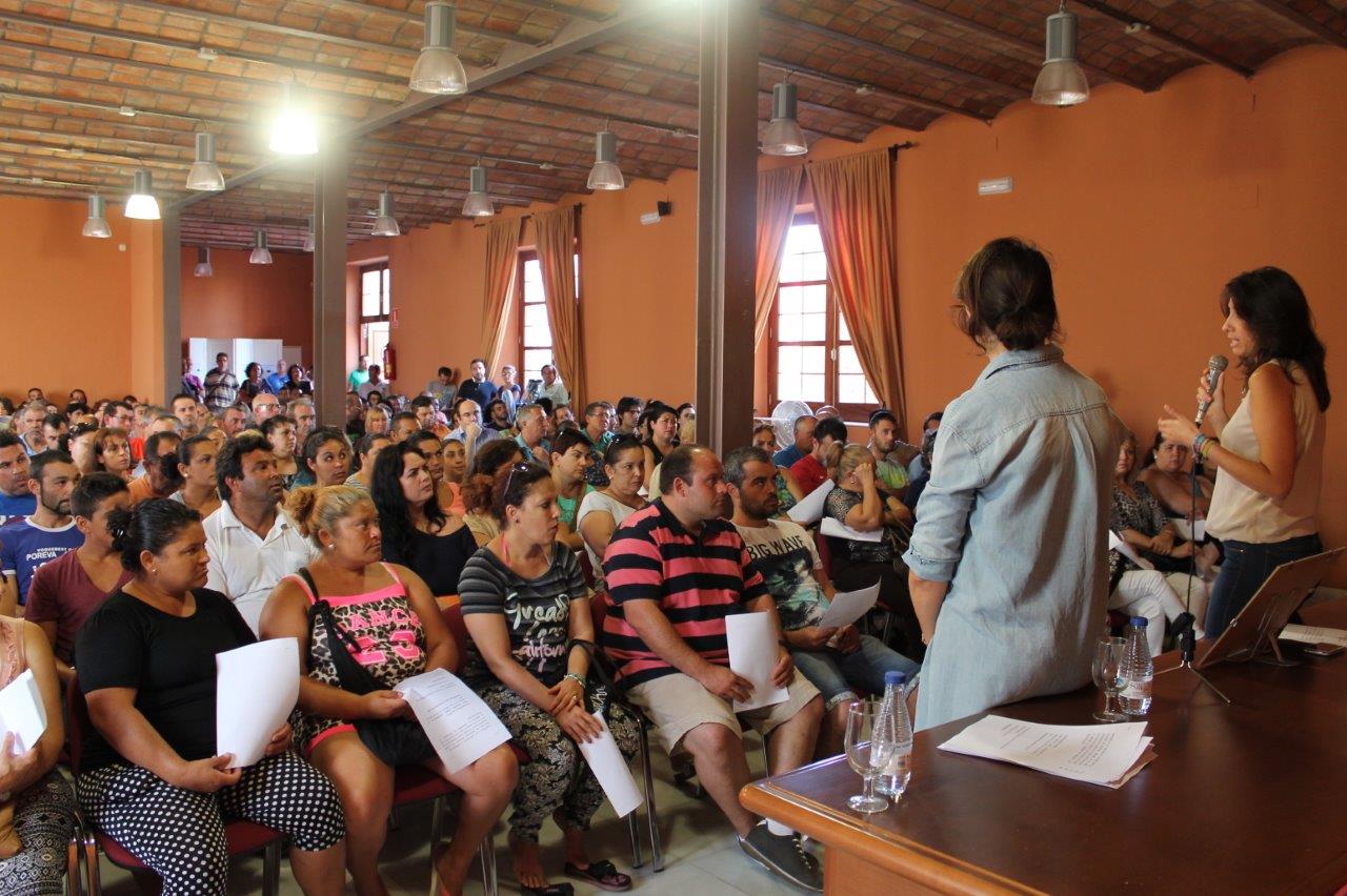 Casi 150 desempleados optan en Adra a uno de los 29 trabajos impulsados por la Junta