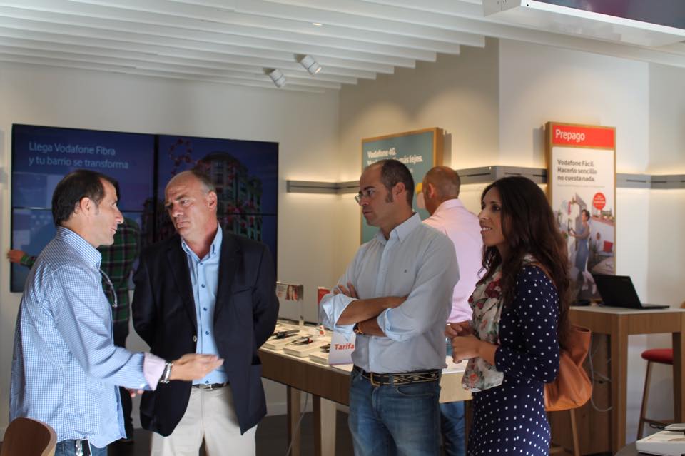 Una tienda de telefonía móvil única en el Poniente