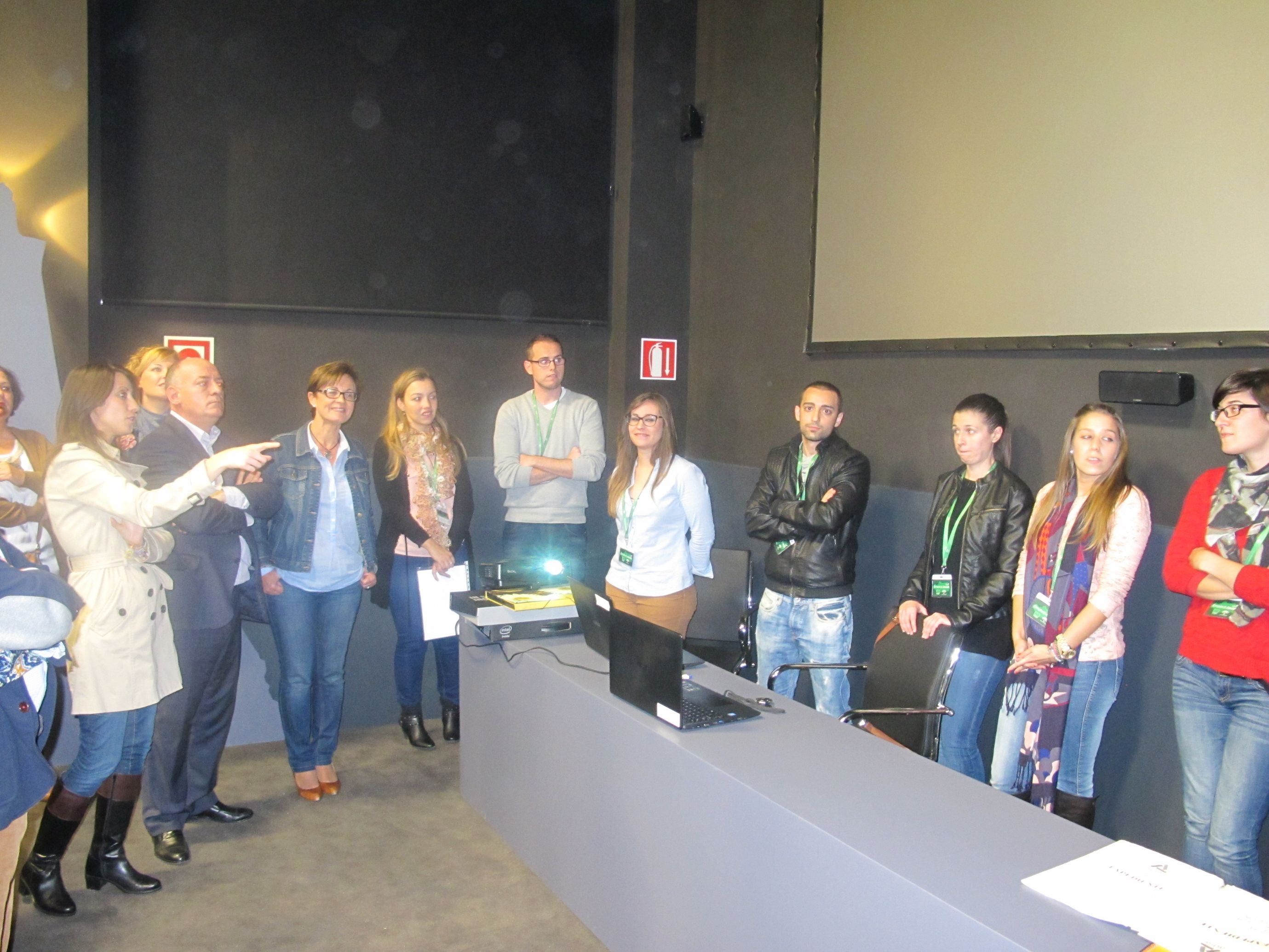 Los jóvenes contratados a través del plan de empleo de la Junta cobrarán entre 1.300 y 1.700 euros mensuales