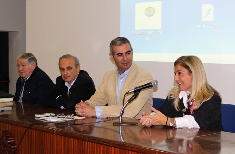 Historiadores de Almería rinden homenaje al padre Tapia en Berja
