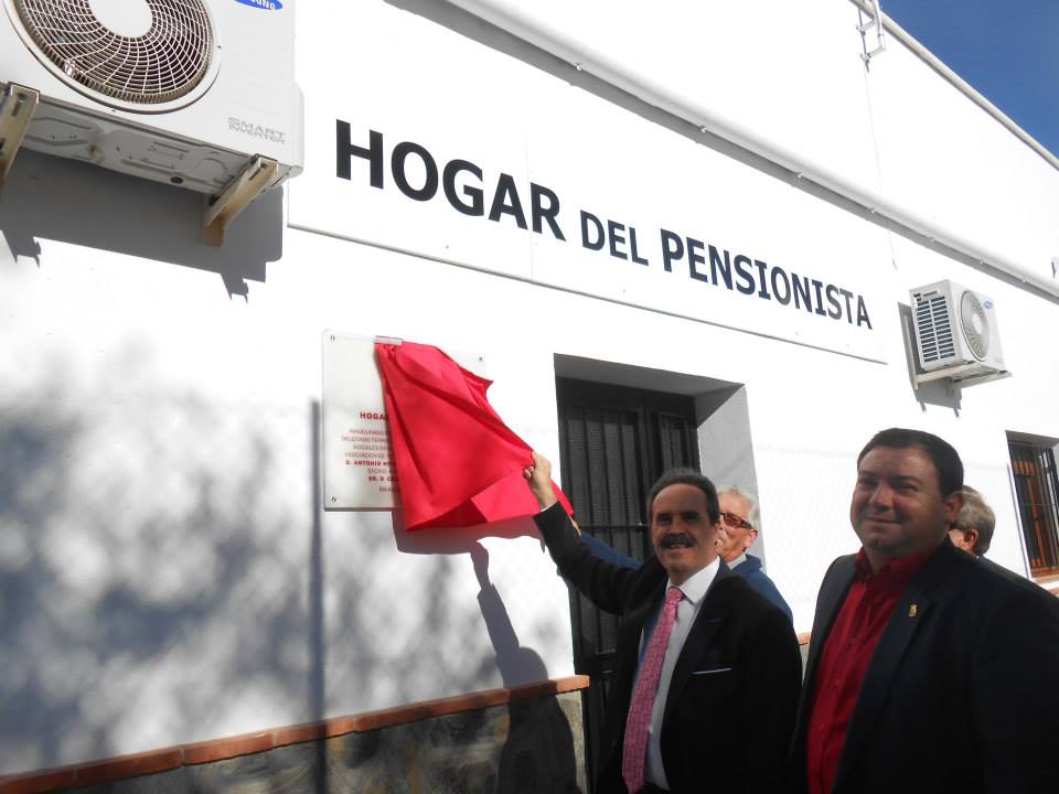 Los mayores de Alcolea estrenan el  Hogar del Pensionista por Navidad
