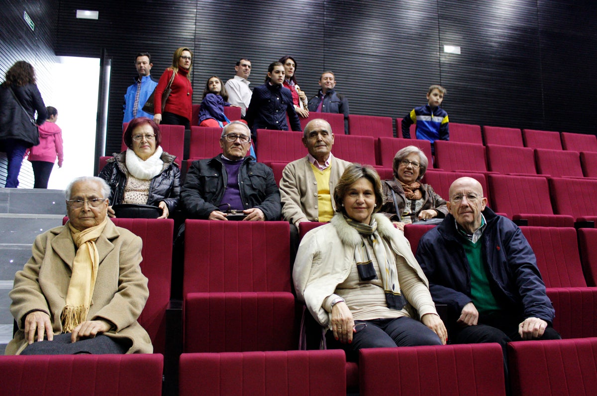 Miguel Salmerón ‘bautiza’ el nuevo teatro de Berja