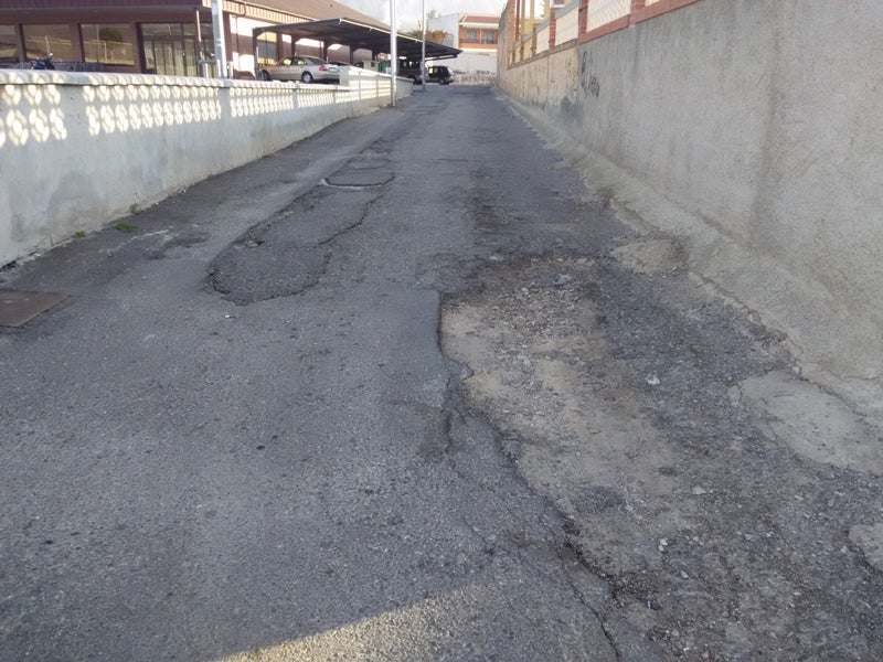 Vecinos de la Carrera de Granada de Berja piden mejoras en su barrio con 250 firmas como aval