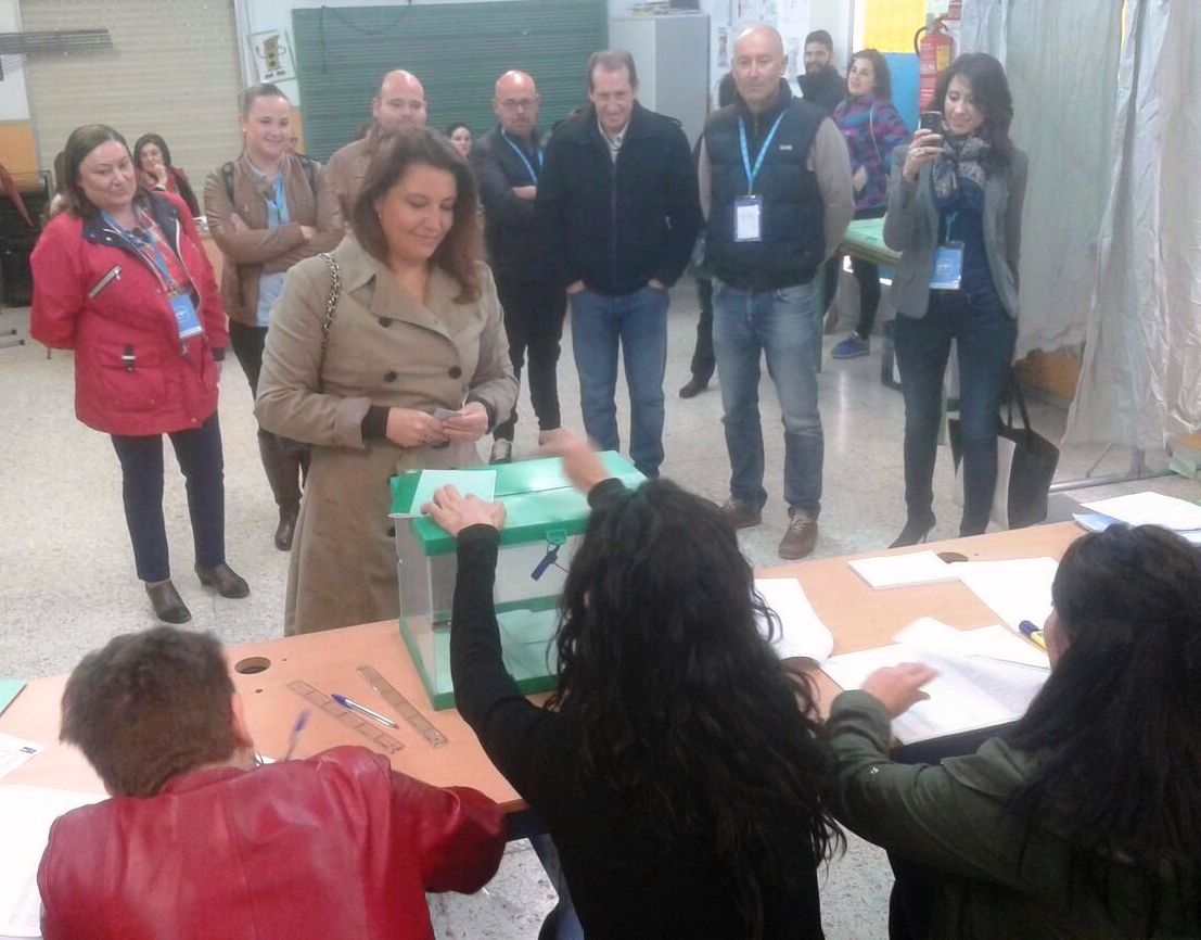Casi 18.000 abderitanos están llamados hoy a votar para decidir el futuro político de Andalucía