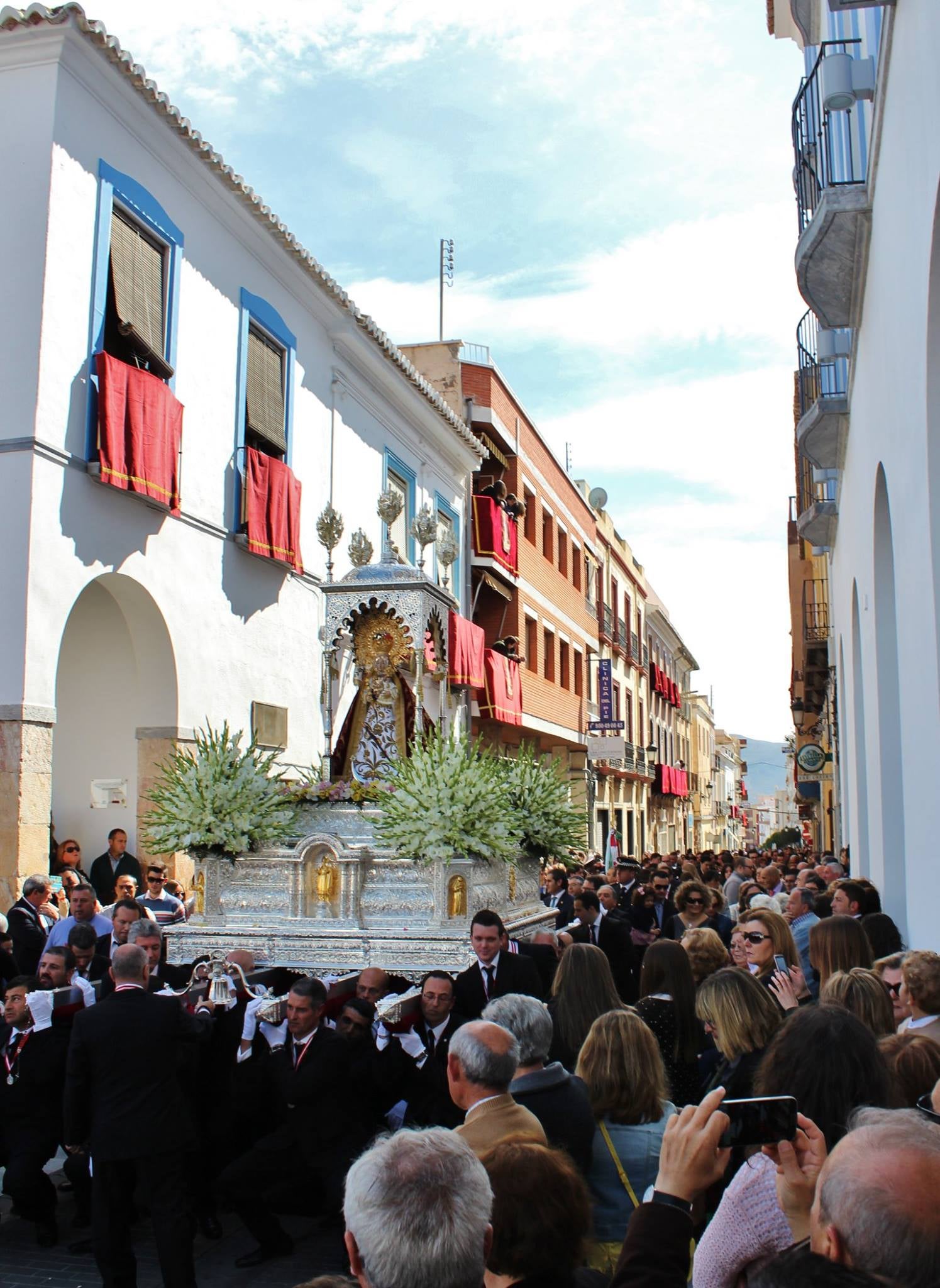 Los virgitanos cumplen con la tradición y dedican quince días de culto a su patrona