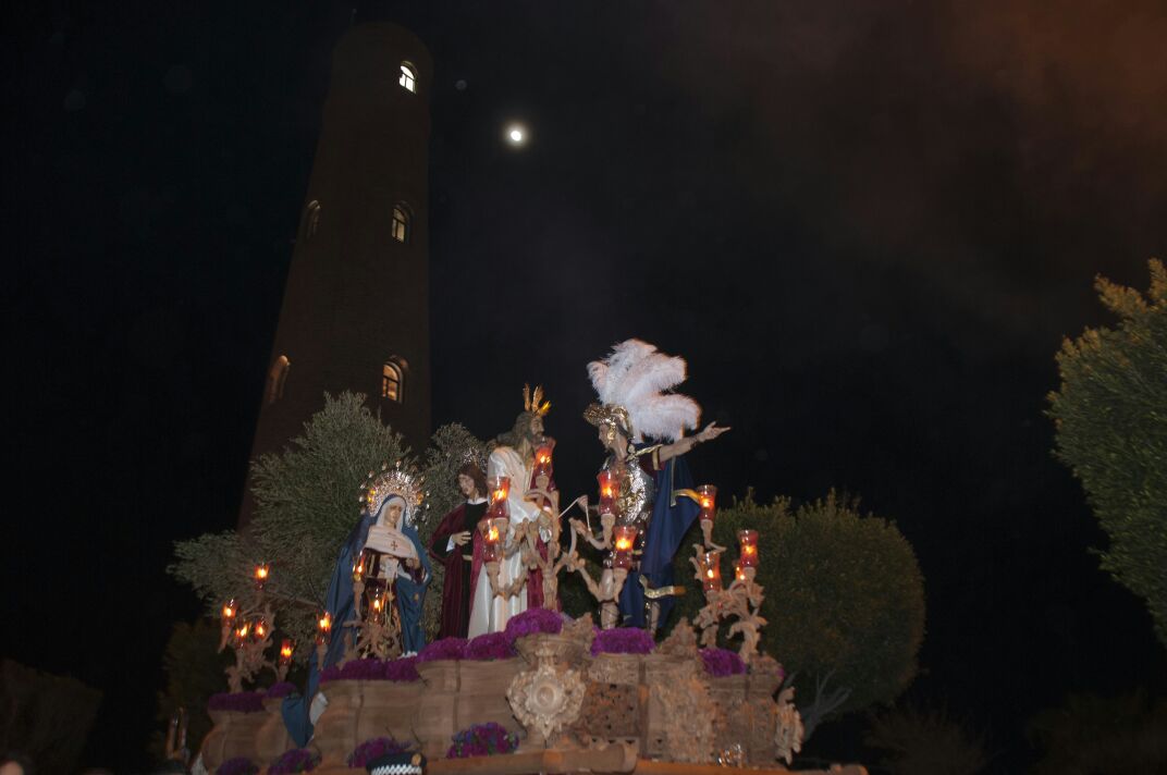 Adra continúa con su semana de Pasión con el Cristo Crucificado y El Silencio