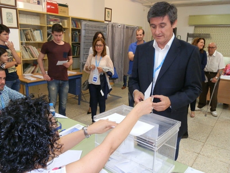 Las elecciones cambian el panorama político en la mayor parte de los municipios