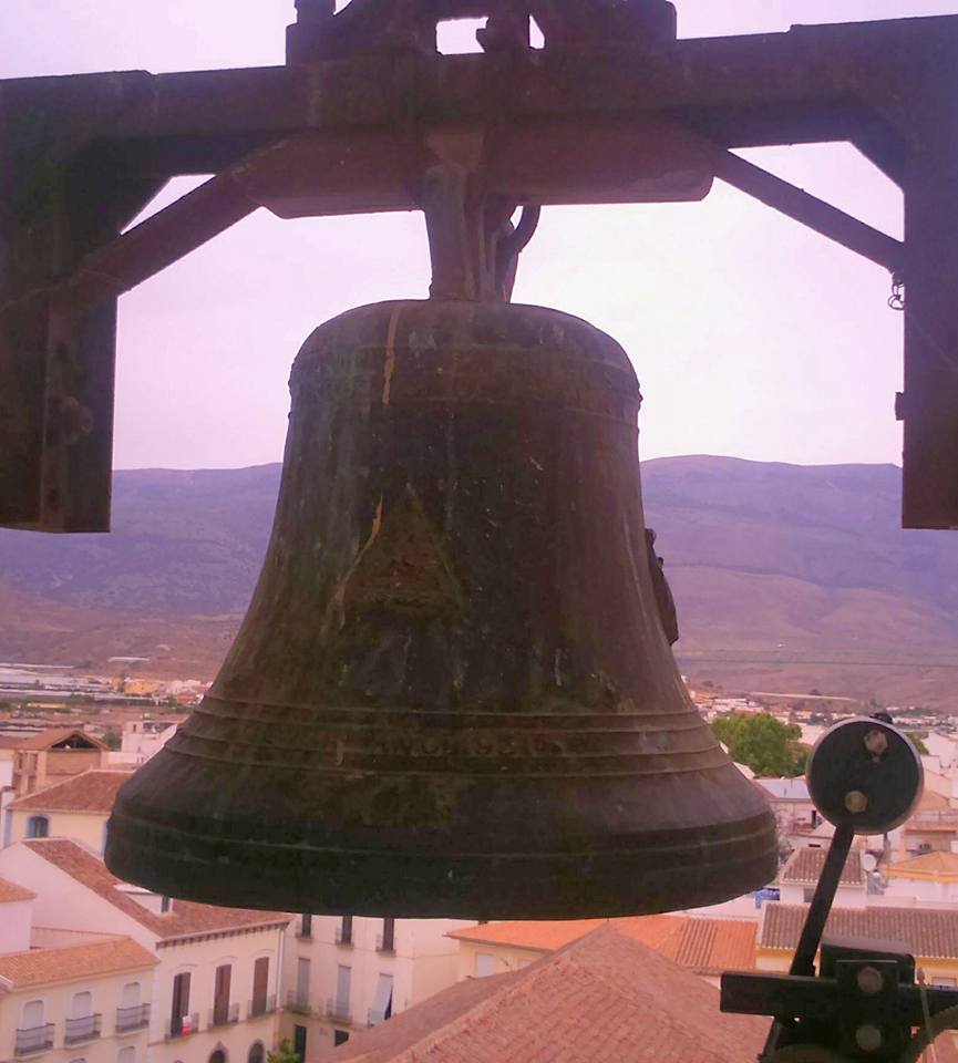 Campanas con nombres y apellidos