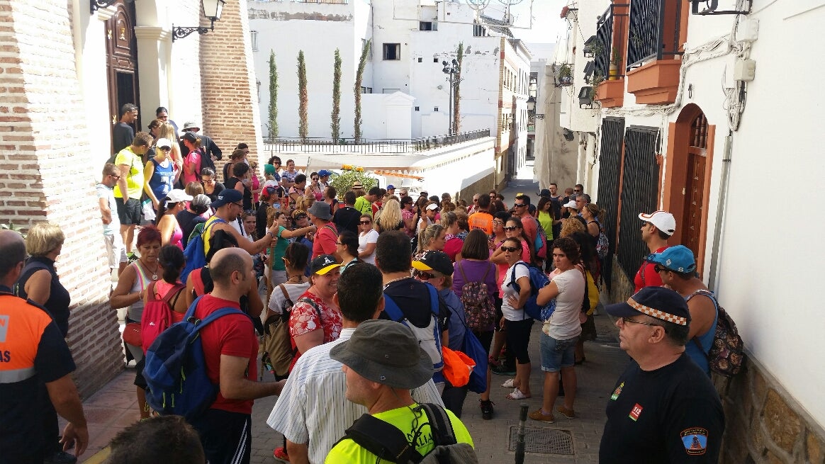 Peregrinos de Adra siguen la 'luz' del Cristo de Dalías
